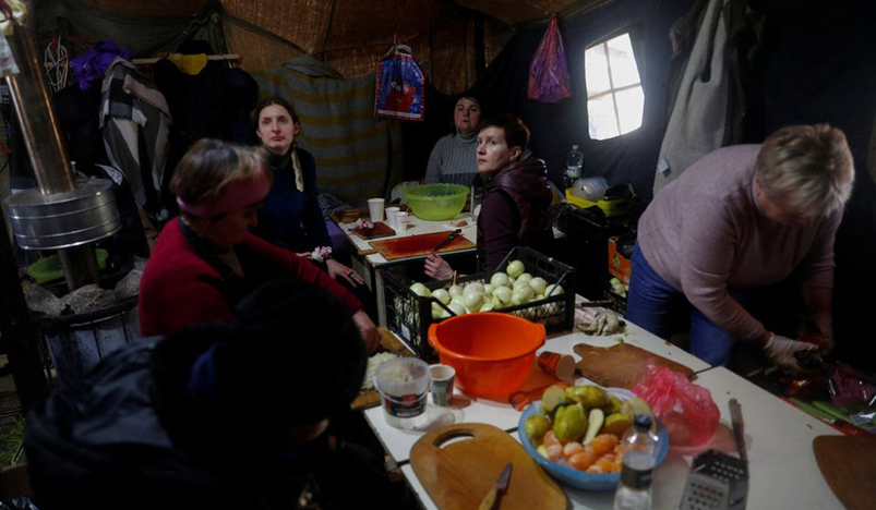 Volunteers prepare food for local residents